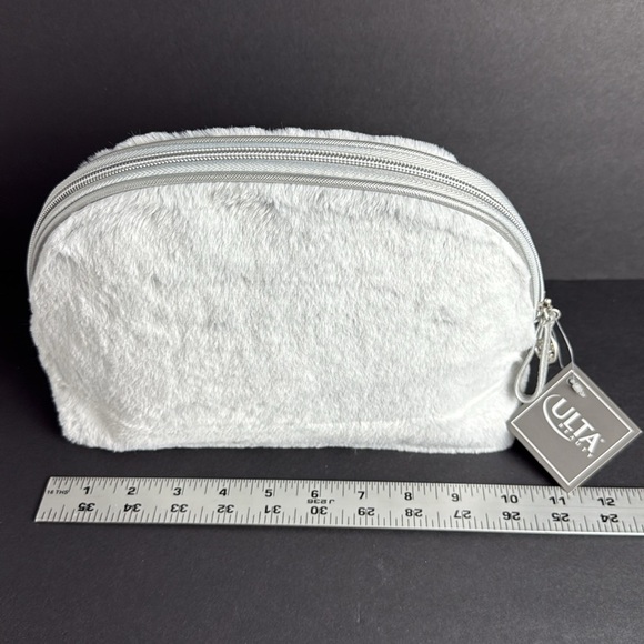 Ulta Beauty ☀️‎ fuzzy plush grey large makeup bag NWT - Picture 2 of 5
